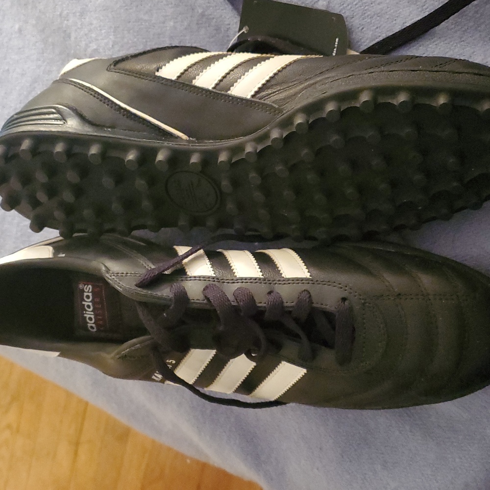 Adidas Mens soccer/football cleats